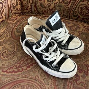 ❄️Converse White and Black Sneakers